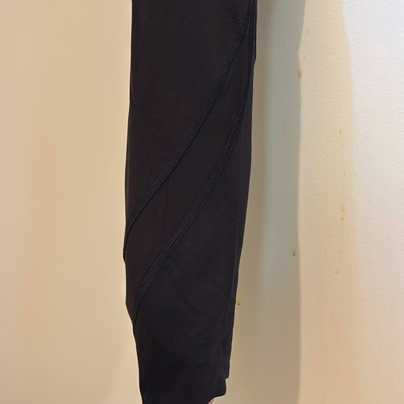Lululemon Wunder Under black Scalloped Hem High-Rise Crop; size 4; barely worn - Picture 2 of 5